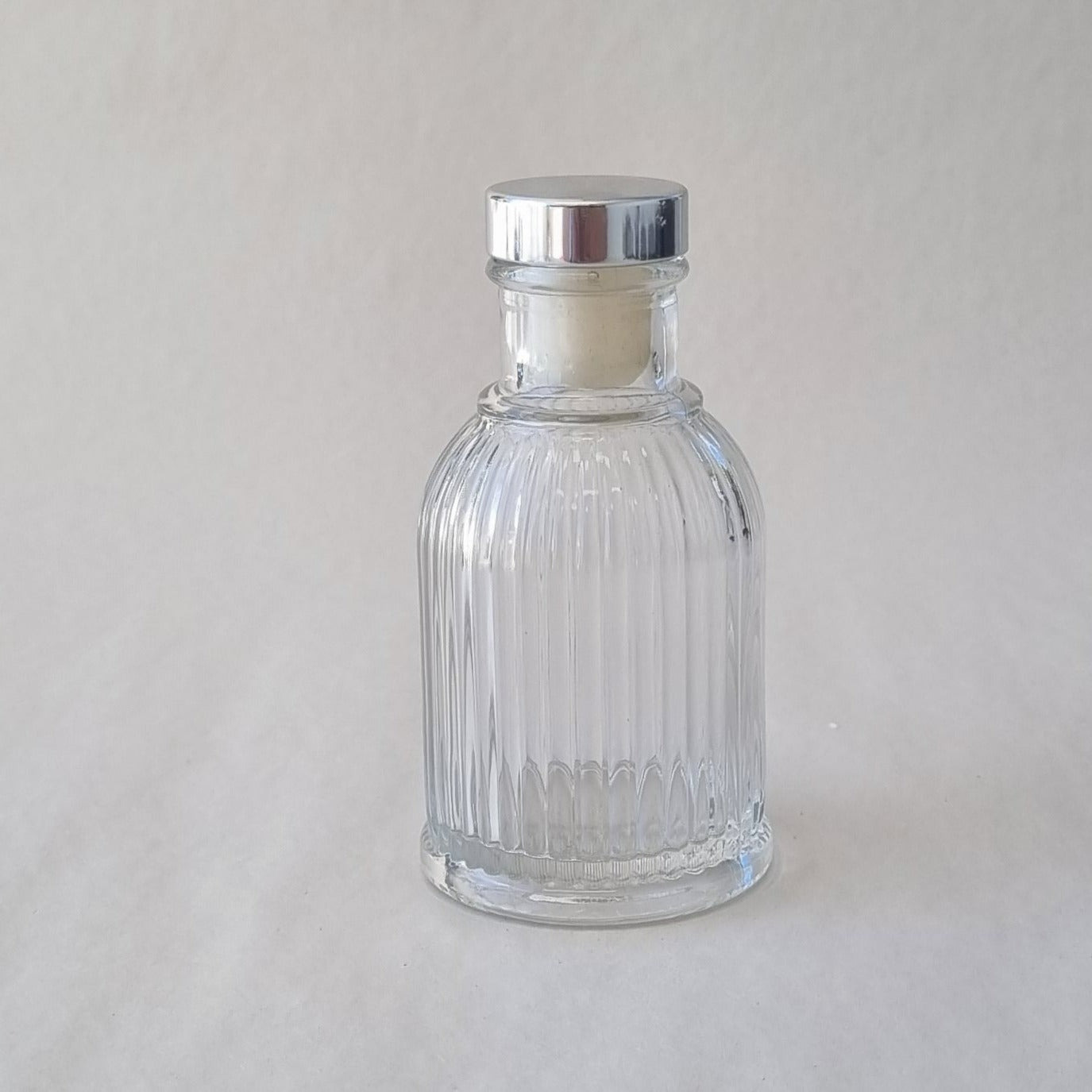 100ml fluted short diffuser bottle with silver lid
