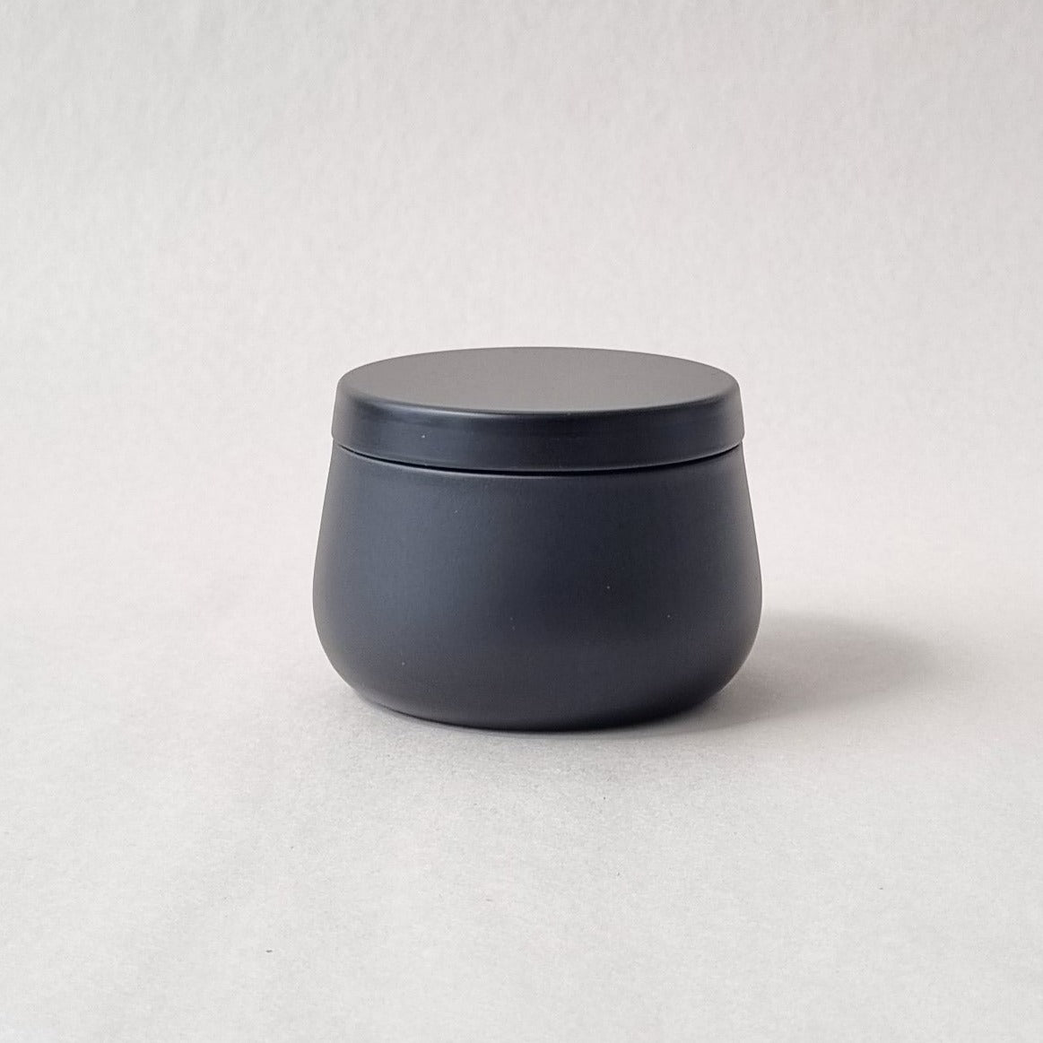 Border Candle Tin "8oz" - Black