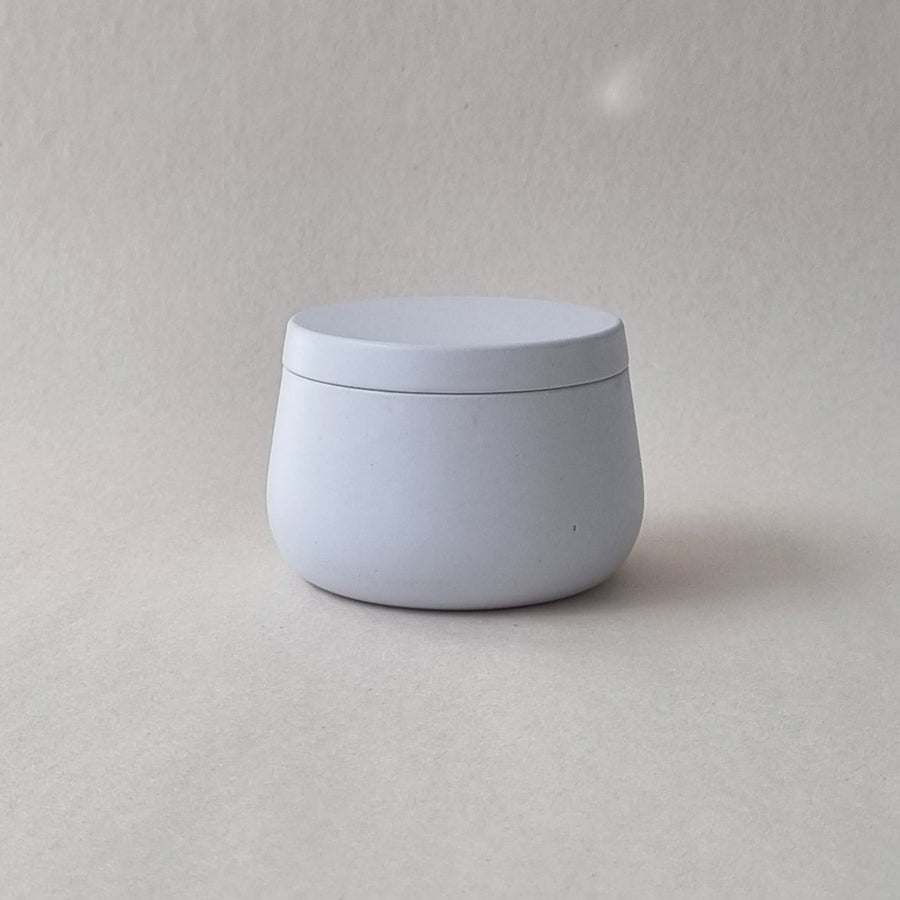 Border Candle Tin 4oz - White