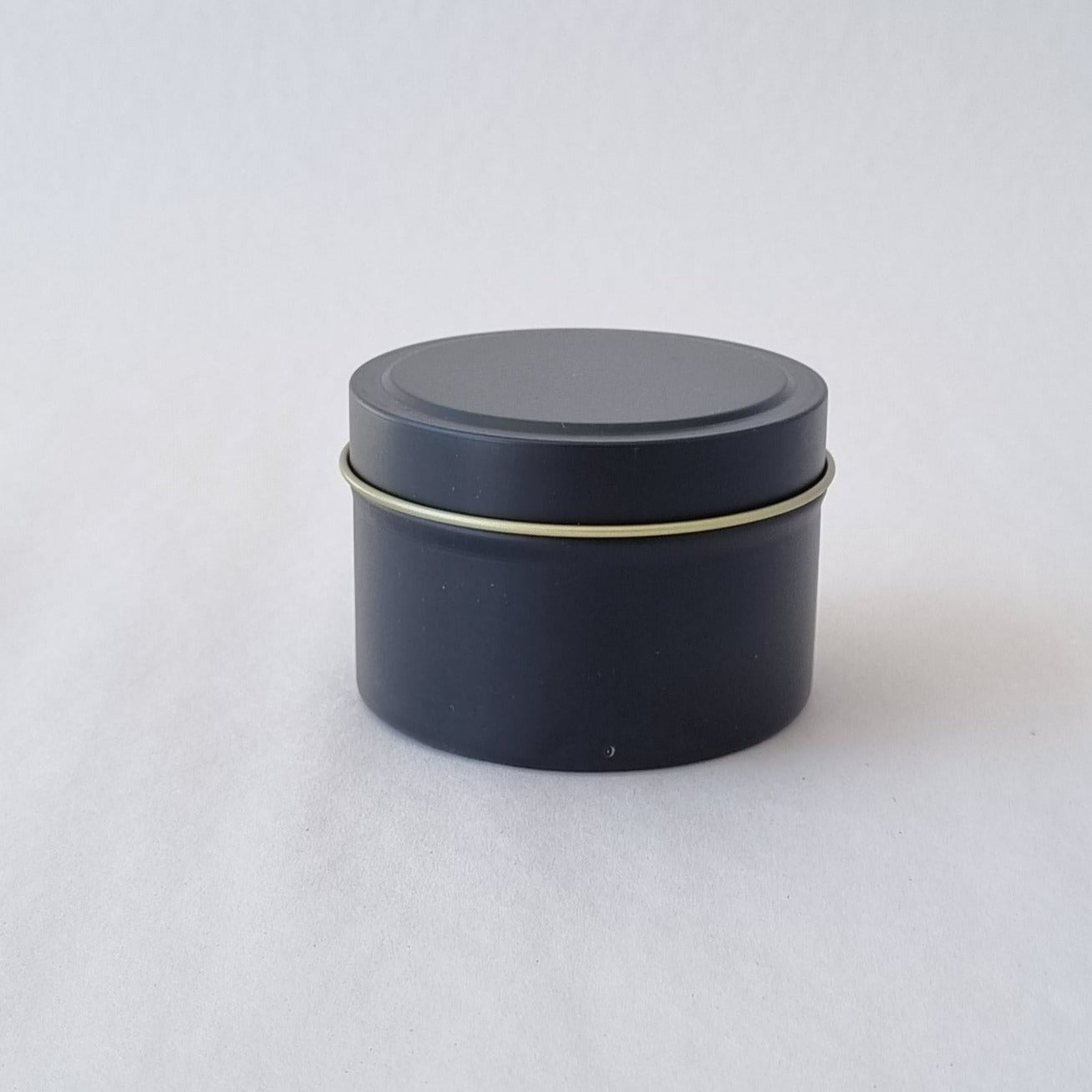 Candle Tin 4oz - Black (Brass rim)