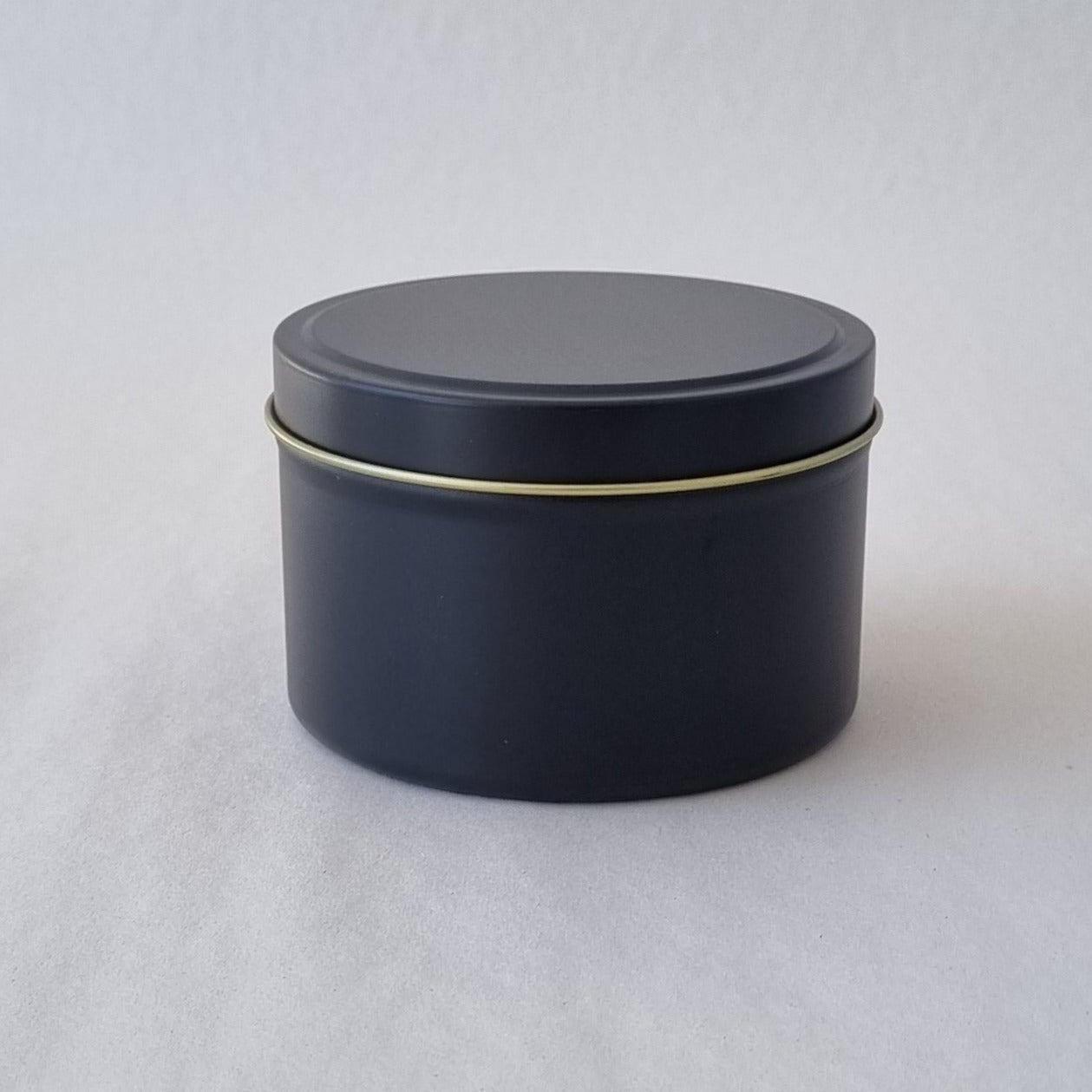 Candle Tin 8oz - Black (brass rim)