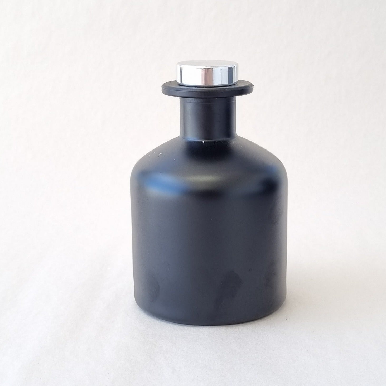 250ml pot matte black tall diffuser bottle with silver lid