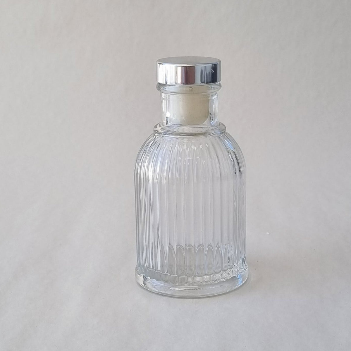 100ml fluted short diffuser bottle with silver lid