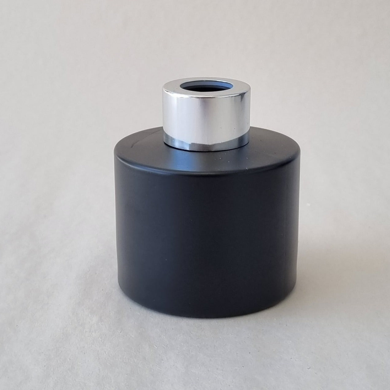 100ml round matte black diffuser bottle with silver lid