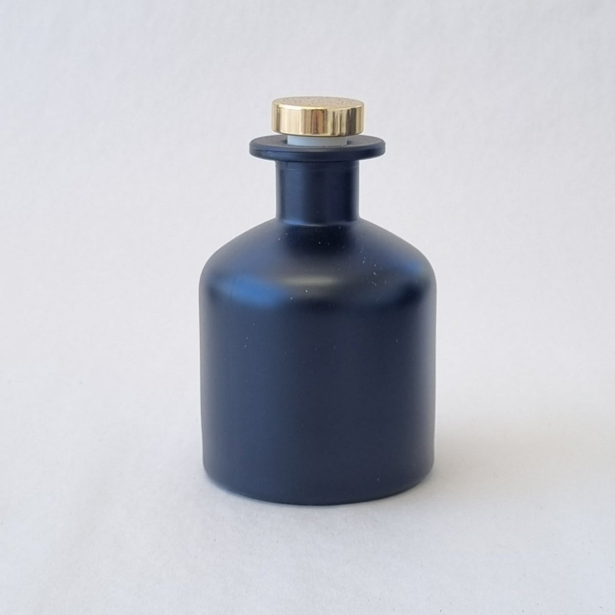 250ml pot matte black tall diffuser bottle with gold lid
