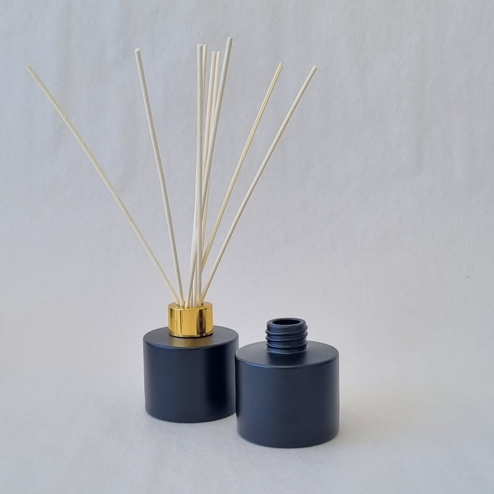 Diffuser Bottle - Round Matt Black 100ml- Gold Lid-RUNOUT
