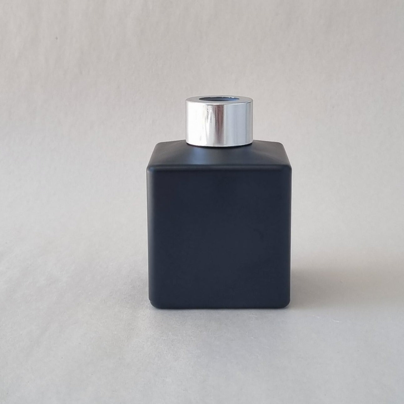 150ml square matte black diffuser bottle with silver lid